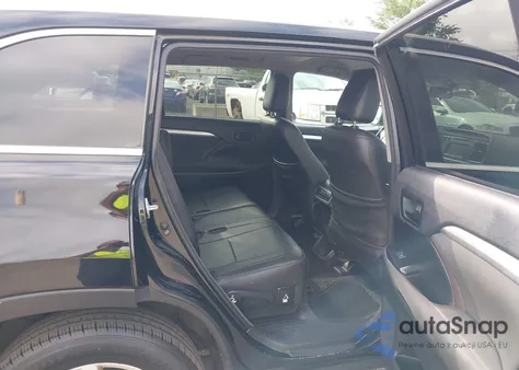 2016 Toyota Highlander Le/Le Plus z USA, uszkodzony, nr VIN 5TDBKRFH2GS279608